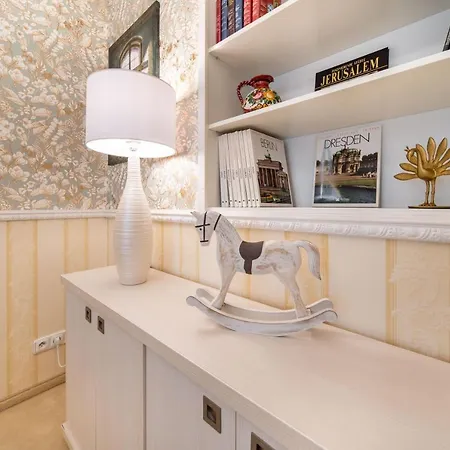 La Fleur Apartment